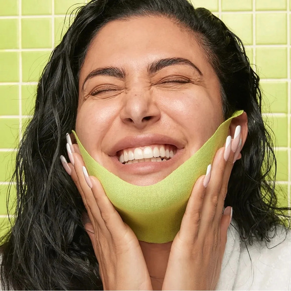 HUDA BEAUTY CHIN LIFT SHEET MASK - 2 PACK - Picture 3 of 3